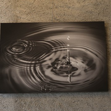 Liquid'art :  imprimé sur papier mat Museum Etching 350 g, collé sur alu avec baguette au dos pour l'accrochage, dim 40 x 60 cm